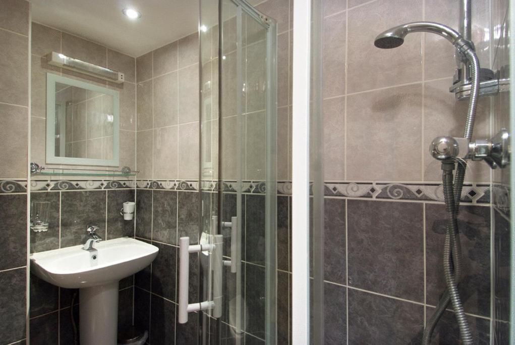 Rainbows Lodge Hotel And Serviced Apartments Редінг Номер фото
