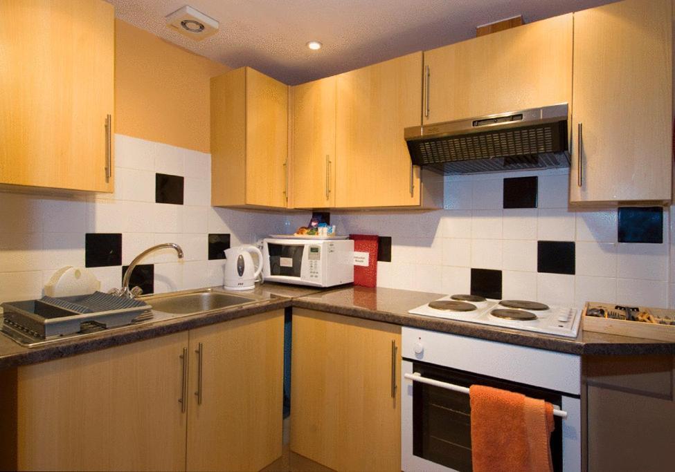 Rainbows Lodge Hotel And Serviced Apartments Редінг Номер фото